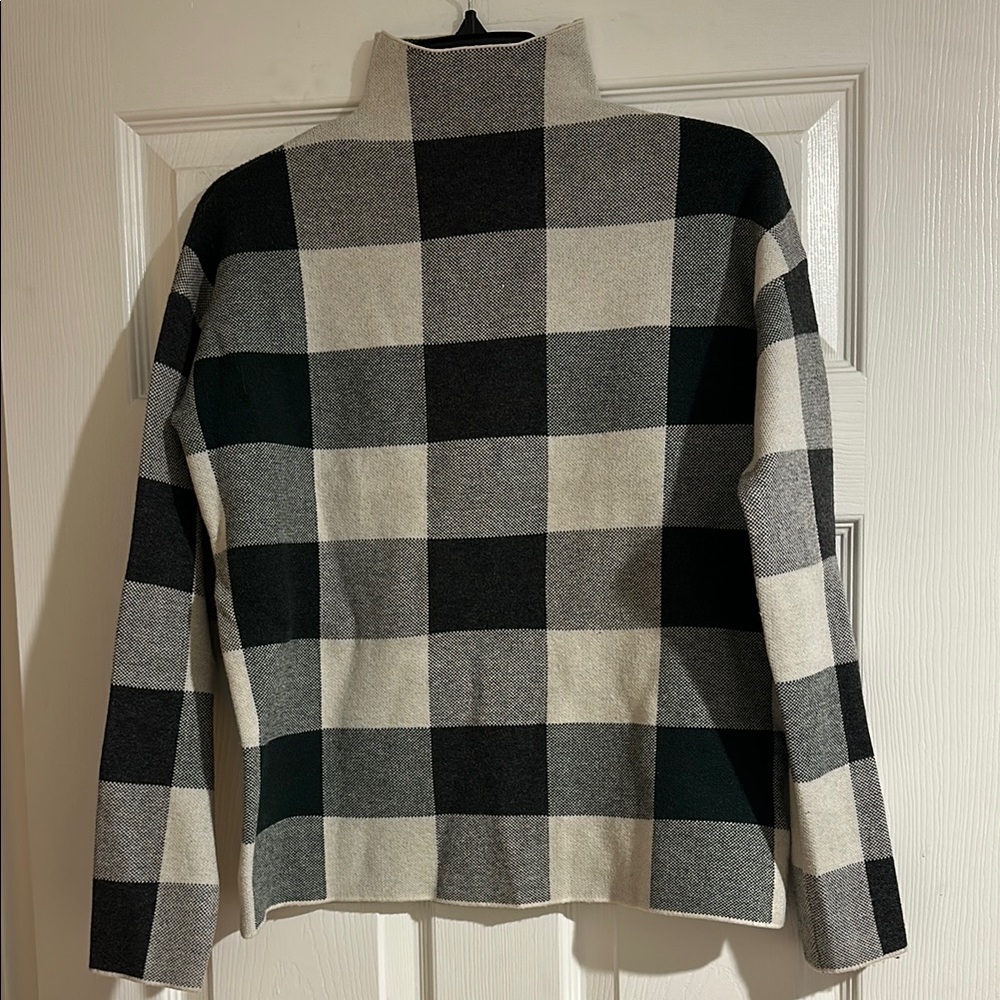 Tahari Gray and Cream Knit Sweater